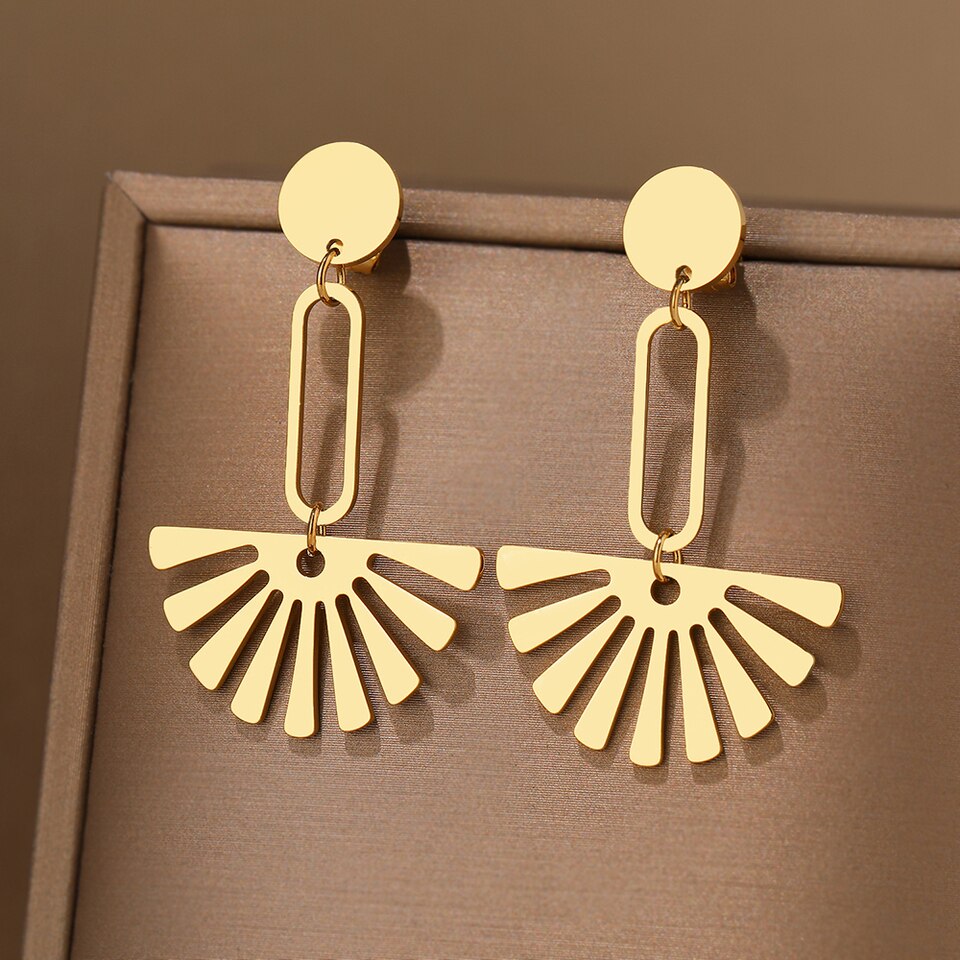 Sun-shaped earrings